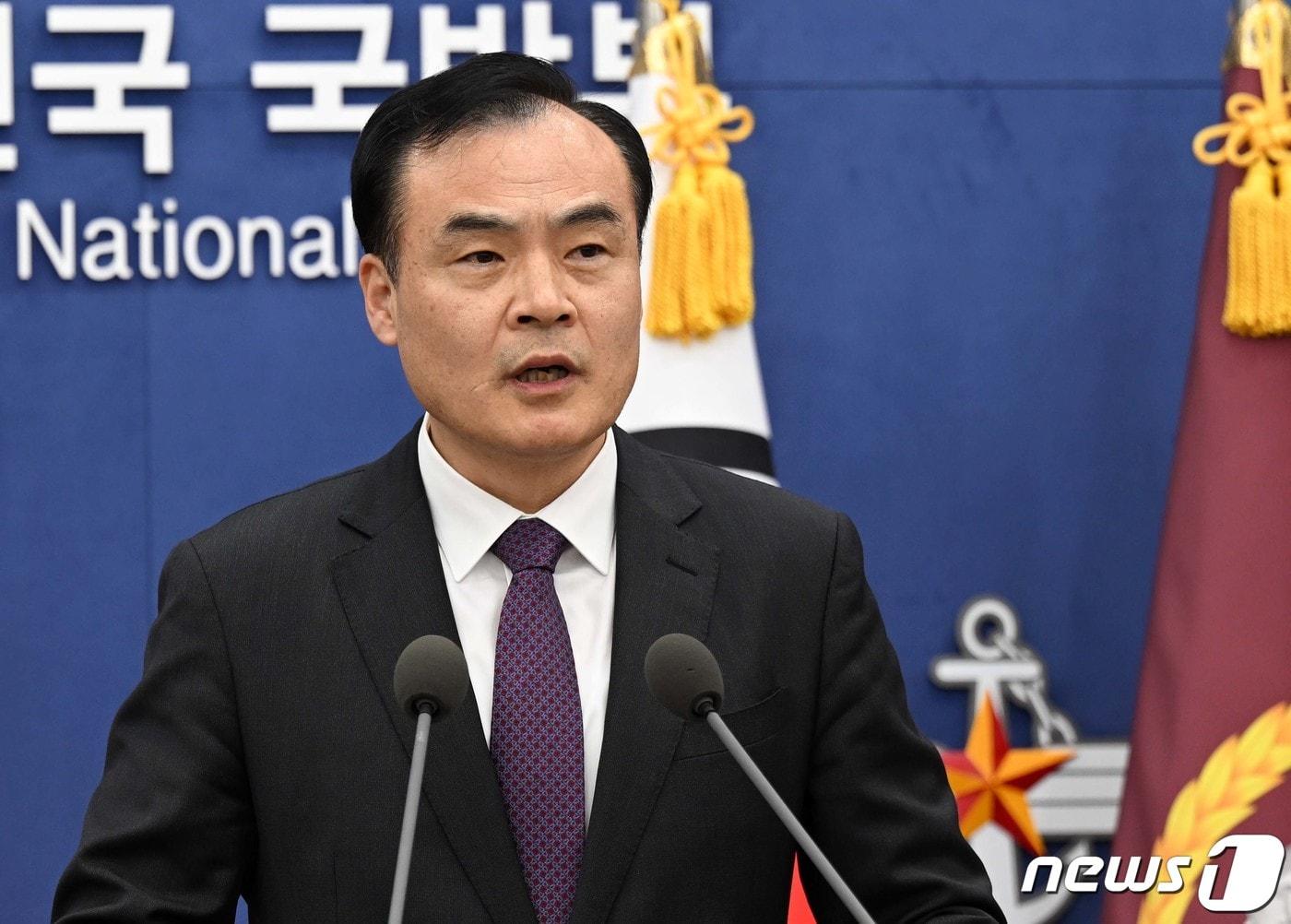 본문 이미지 - 허태근 국방부 국방정책실장이 22일 서울 용산구 국방부 브리핑룸에서 '9.19 군사합의 일부 효력정지 관련 국방부 조치사항'을 발표하고 있다. 2023.11.22/뉴스1 ⓒ News1 사진공동취재단