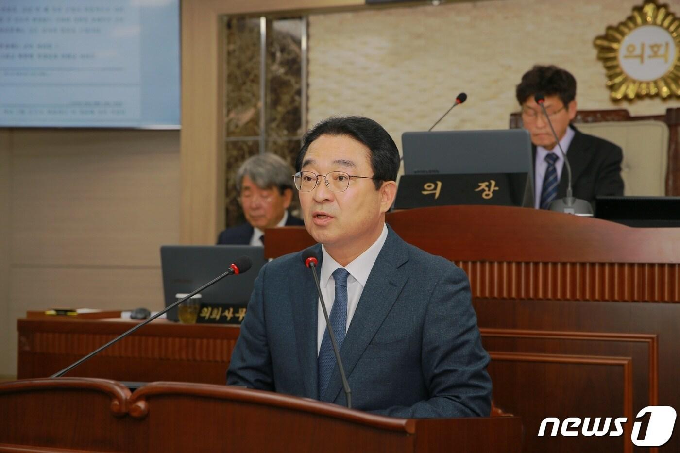 본문 이미지 - 22일 시정연설하는 황규철 옥천군수. (옥천군 제공) /뉴스1