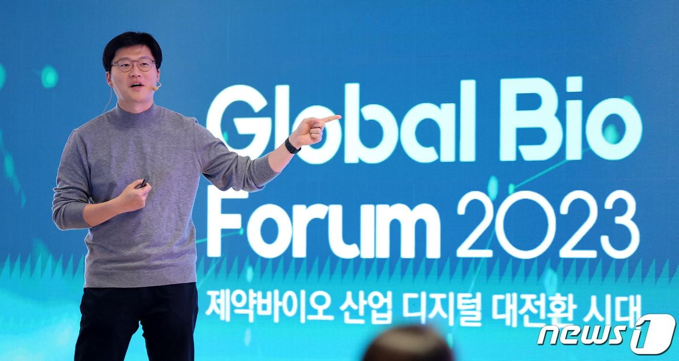 본문 이미지 - 강성지 웰트 대표가 22일 서울 중구 소공동 롯데호텔 사파이어볼룸에서 열린 '글로벌 바이오 포럼 2023'(Global Bio Forum 2023)에서 디지털 제약회사의 탄생 : 디지털 치료제에 대해 발표하고 있다. 2023.11.22/뉴스1 ⓒ News1 박지혜 기자