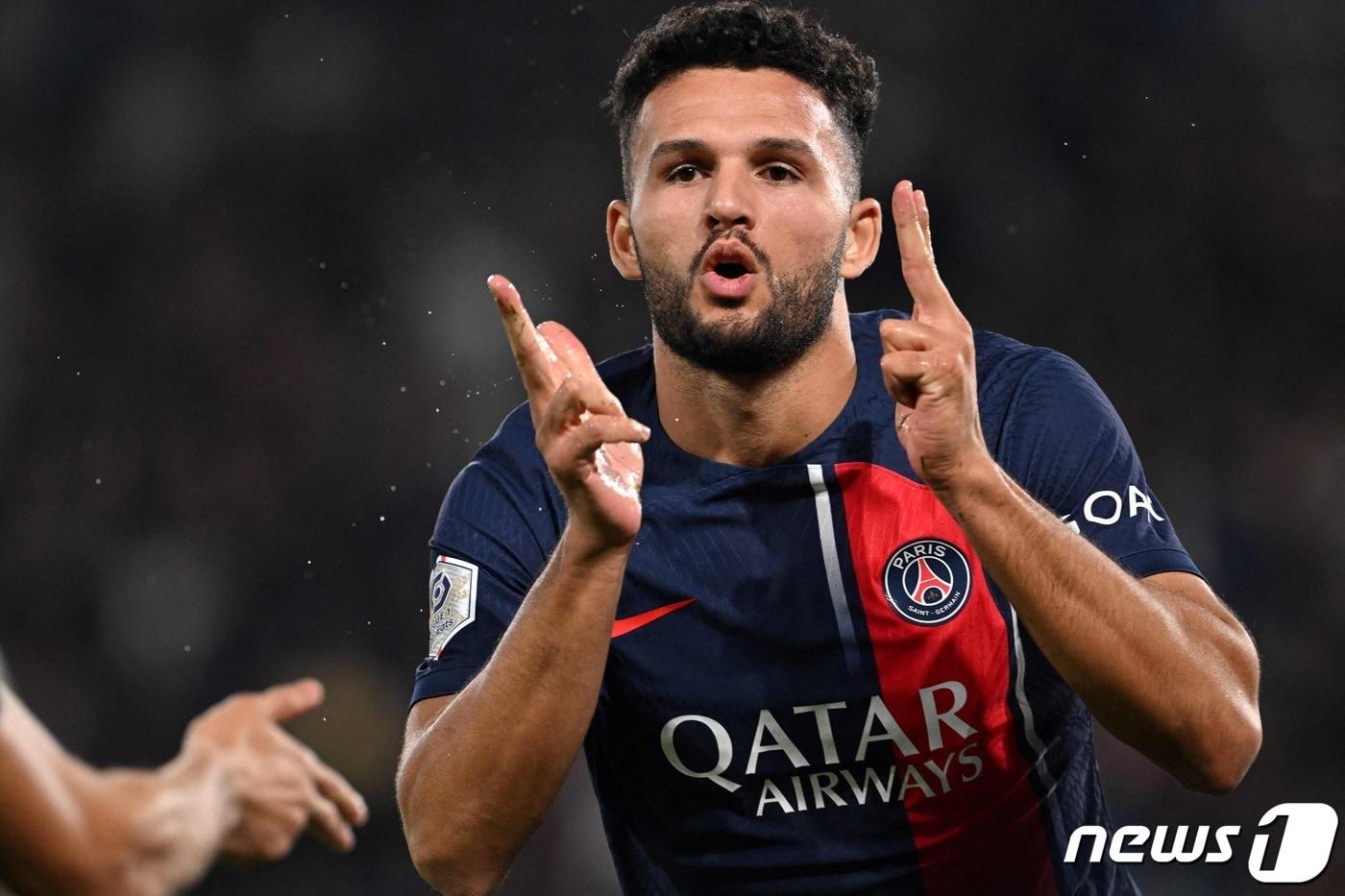 본문 이미지 - 파리 생제르맹과 정식 계약을 체결한 공격수 곤살루 하뭇, ⓒ AFP=뉴스1