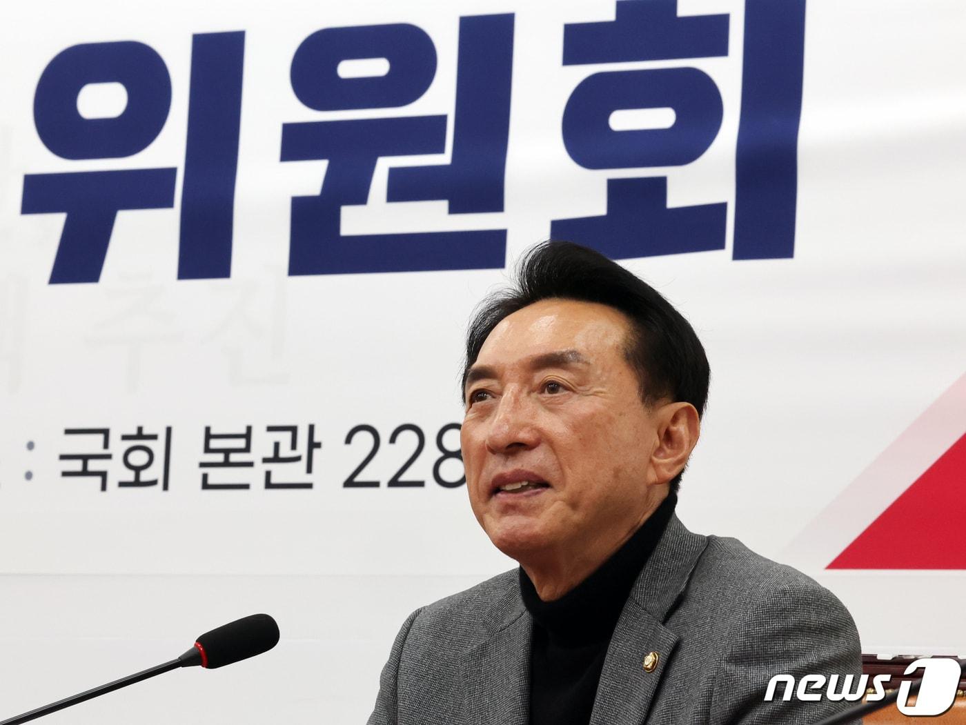 본문 이미지 - 김석기 국민의힘 최고위원 보궐선거 후보자가 23일 오후 서울 여의도 국회에서 열린 제9차 전국위원회에 자리하고 있다. 2023.11.23/뉴스1 ⓒ News1 황기선 기자