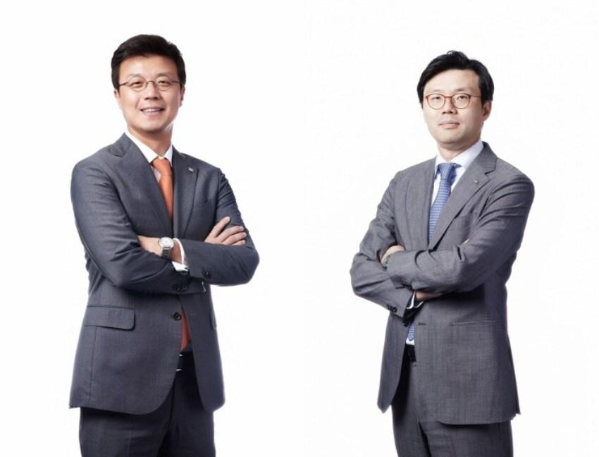 본문 이미지 - 최창훈(왼쪽)∙이준용 미래에셋자산운용 대표이사 부회장(미래에셋자산운용 제공)