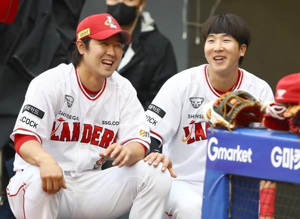 본문 이미지 -  최정-최항(오른쪽) 형제. (SSG 제공)