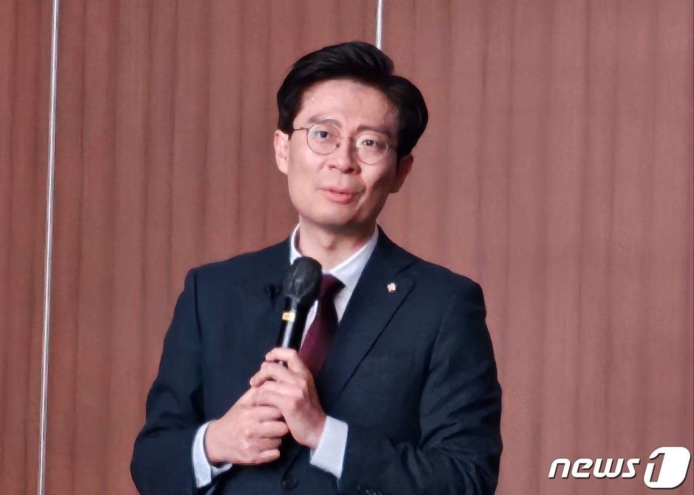 본문 이미지 - 조정훈 시대전환 의원&#40;비례&#41;이 23일 대구 엑스코에서 &#39;좌와 우를 넘어 앞으로&#39;라는 주제로 열린 토크콘서트에서 발언하고 있다. 2023.11.23/뉴스1 ⓒ News1 남승렬 기자