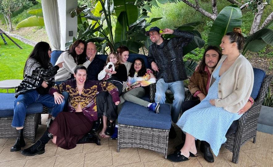 본문 이미지 - 브루스 윌리스 데미 무어 엠마 헤밍/인스타그램 갈무리