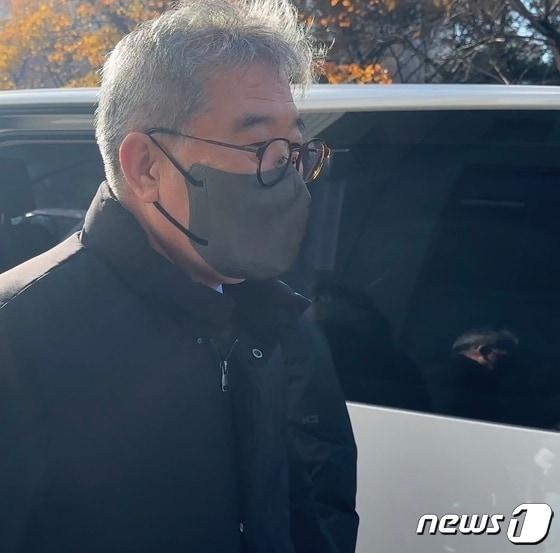 본문 이미지 -  장하원 디스커버리펀드 대표가 24일 구속영장실질심사를 받기 위해 서울남부지방법원에 출석하고 있다. ⓒ 뉴스1 홍유진 기자