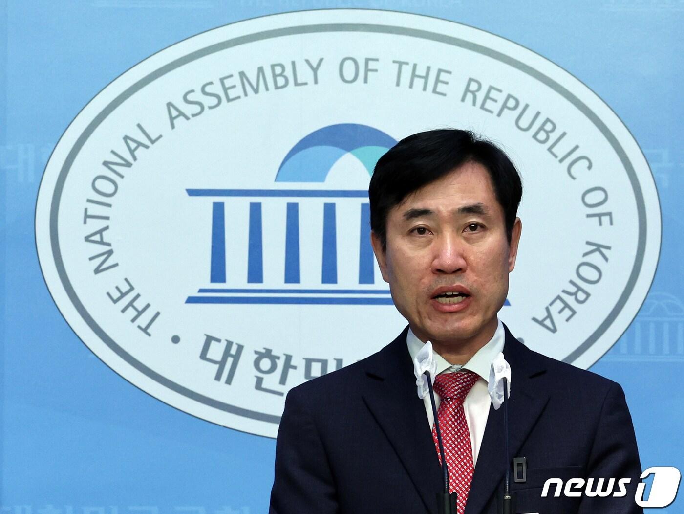 본문 이미지 - 하태경 국민의힘 의원이 27일 오전 서울 여의도 국회 소통관에서 22대 총선 서울 종로 출마 선언을 하고 있다. 2023.11.27/뉴스1 ⓒ News1 황기선 기자