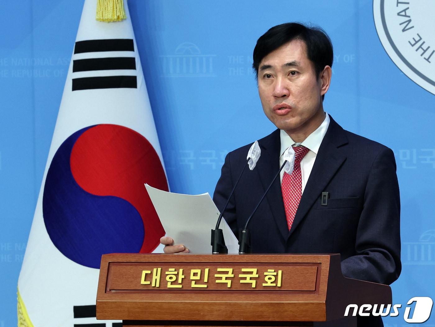 본문 이미지 - 하태경 국민의힘 의원이 27일 오전 서울 여의도 국회 소통관에서 22대 총선 서울 종로 출마 선언을 하고 있다. 2023.11.27/뉴스1 ⓒ News1 황기선 기자