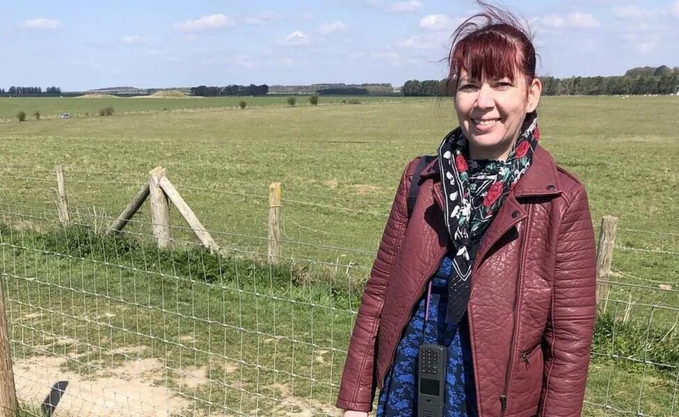 본문 이미지 - 의료진이 업무시간에 스마트폰을 사용하는 등 직무를 유기하는 사이 물을 과다 섭취해 사망한 영국의 미셸 화이트헤드(45)의 생전 모습. <출처=BBC 기사 화면 캡처>