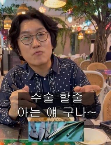 본문 이미지 - 최근 방송가에서 인기를 누리고 있는 비뇨기과 전문의 '꽈추형' 홍성우가 '갑질' 의혹에 휩싸인 가운데, 홍성우 측이 이에 대해 해명했다. 인스타그램 갈무리