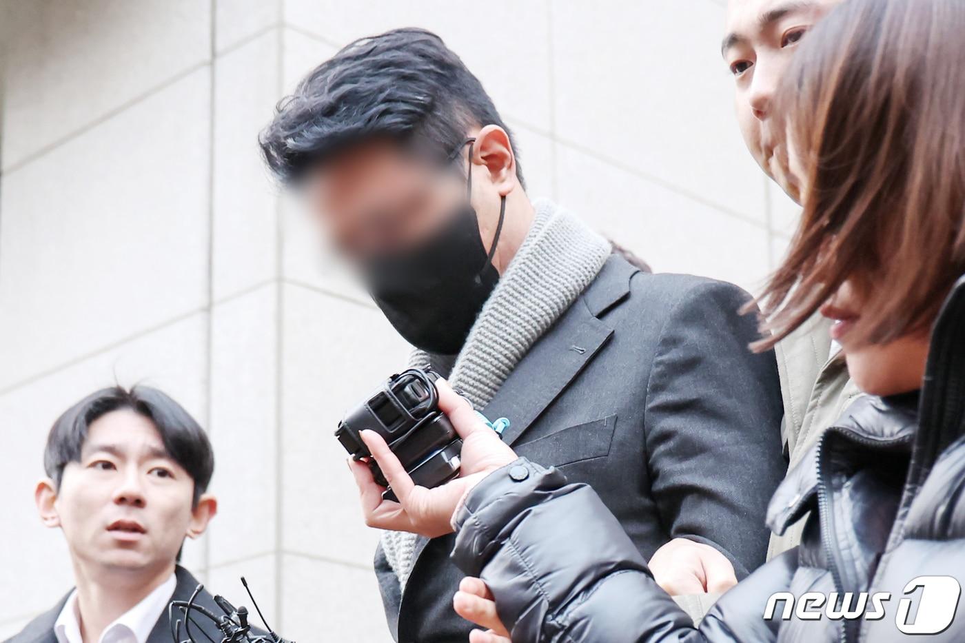 배우 고&#40;故&#41; 이선균 씨를 협박한 유흥업소 실장에게 마약을 제공한 혐의를 받는 현직 의사. 2023.11.27/뉴스1 ⓒ News1 민경석 기자