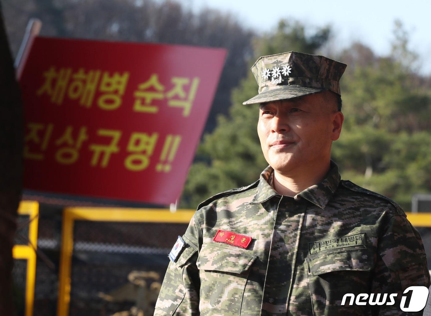 본문 이미지 - 채 모 상병 순직 사건을 수사하다 항명 혐의로 입건된 박정훈 전 해병대 수사단장이 28일 오전 경기 화성시 해병대사령부에서 열린 보직해임 심의위원회에 출석하고 있다. 2023.11.28/뉴스1 ⓒ News1 김영운 기자