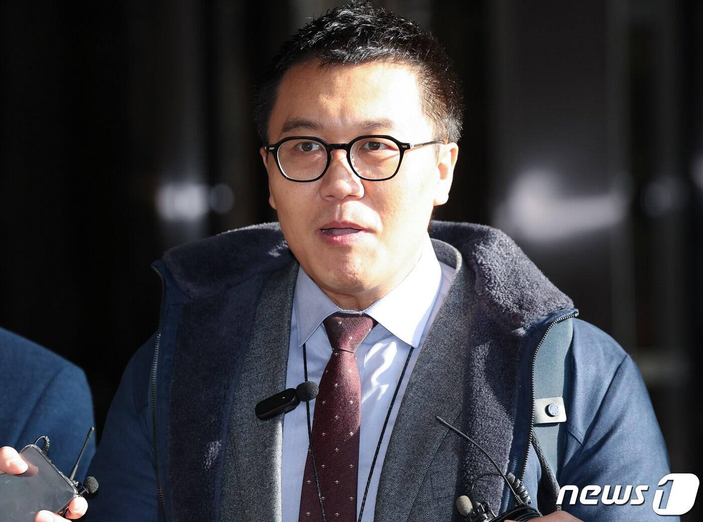 본문 이미지 - '대선 개입 여론 조작' 의혹을 받는 인터넷 언론 리포액트 허재현 기자가 28일 서울 서초구 서울중앙지방검찰청에서 피의자조사를 받기 앞서 발언을 하고 있다. 2023.11.28/뉴스1 ⓒ News1 허경 기자