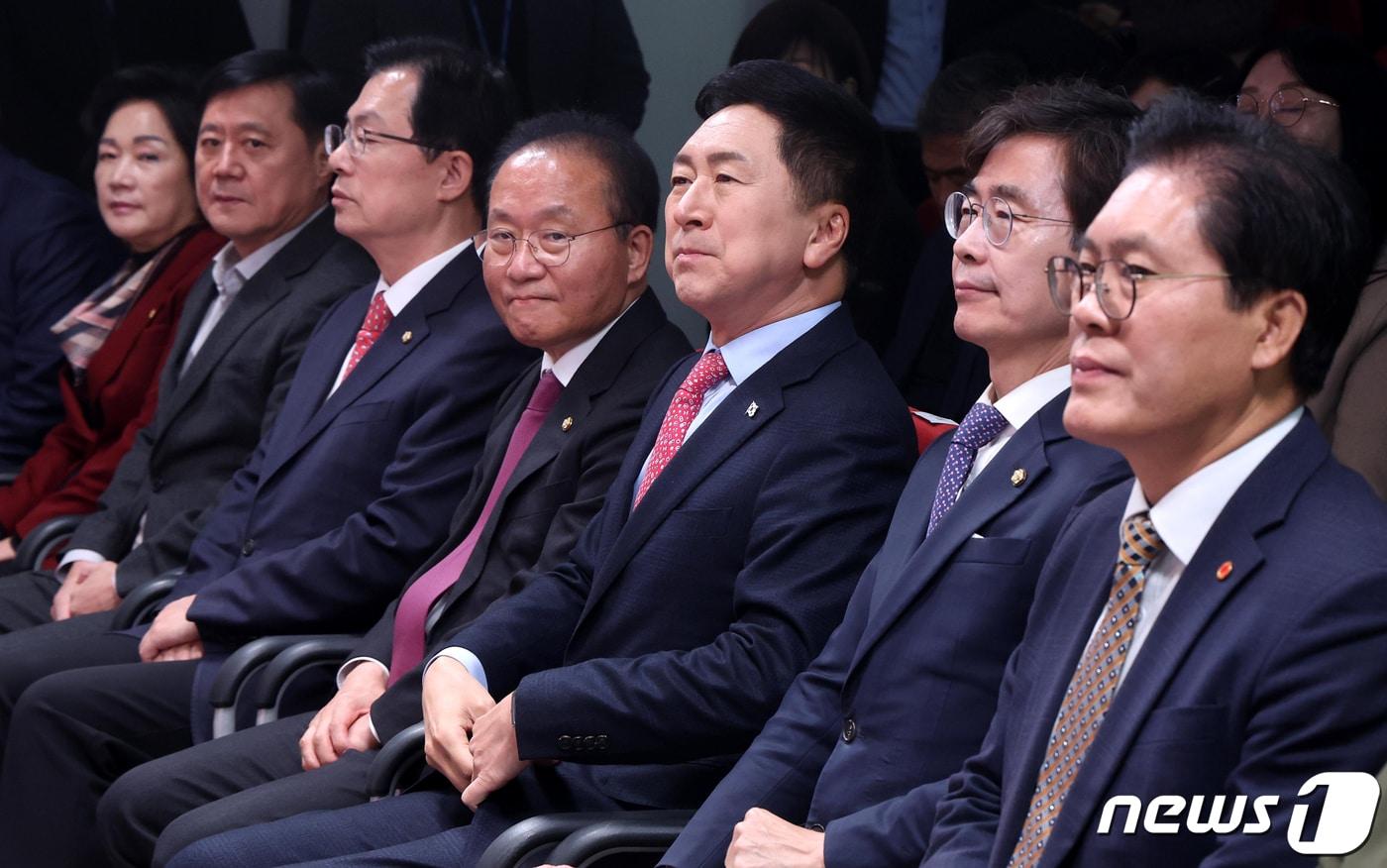 본문 이미지 - 김기현 국민의힘 대표와 조경태 뉴시티프로젝트 특위 위원장 등이 28일 서울 여의도 국민의힘 당사에서 열린 '위기의 대한민국, 뉴시티가 답이다!' 세미나에 참석하고 있다. (공동취재) 2023.11.28/뉴스1 ⓒ News1 송원영 기자