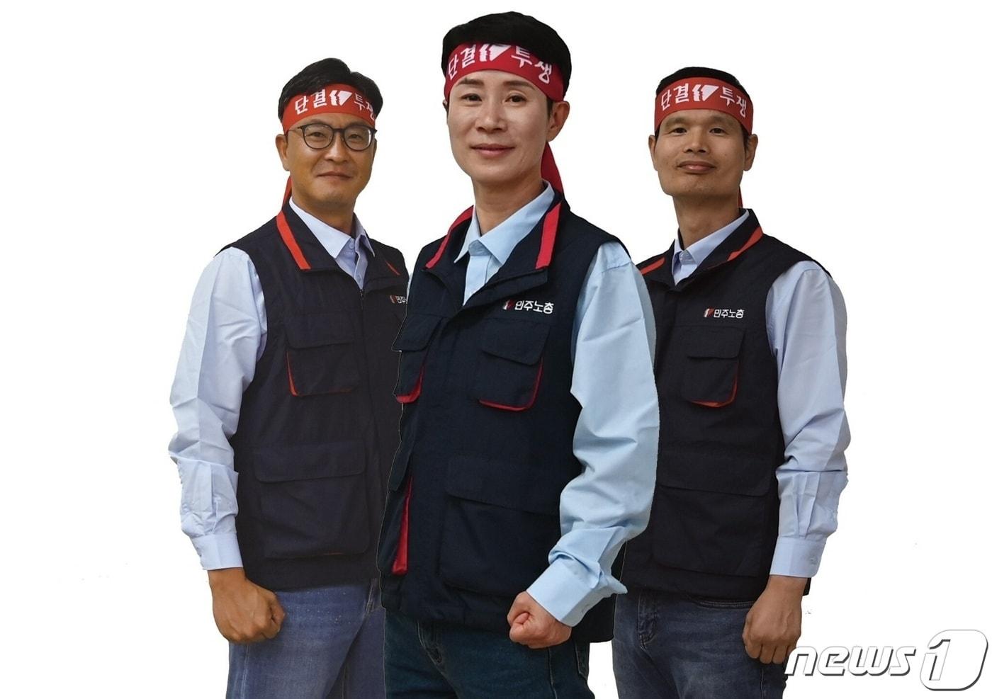 본문 이미지 - 지난 21~27일 치러진 민주노총 경남본부 임원 선거에서 당선된 (왼쪽부터)신임 유경종 수석 부본부장, 김은형 본부장, 조창종 사무처장.(민주노총 경남본부 제공)