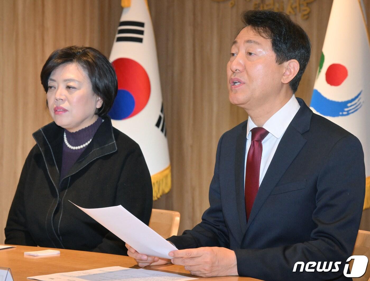 본문 이미지 - 오세훈 서울시장이 29일 오전 서울시청에서 열린 신계용 경기도 과천시장과의 ‘메가시티 서울’ 논의 면담에서 발언하고 있다. (공동취재) 2023.11.29/뉴스1 ⓒ News1 박정호 기자