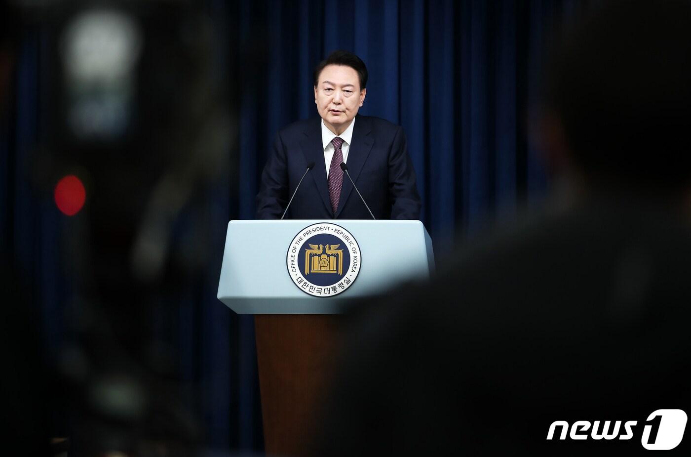 윤석열 대통령이 29일 용산 대통령실 청사 브리핑룸에서 2030 부산세계박람회(엑스포) 유치 무산과 관련한 대국민 메시지를 발표하고 있다. 2023.11.29/뉴스1 ⓒ News1 오대일 기자