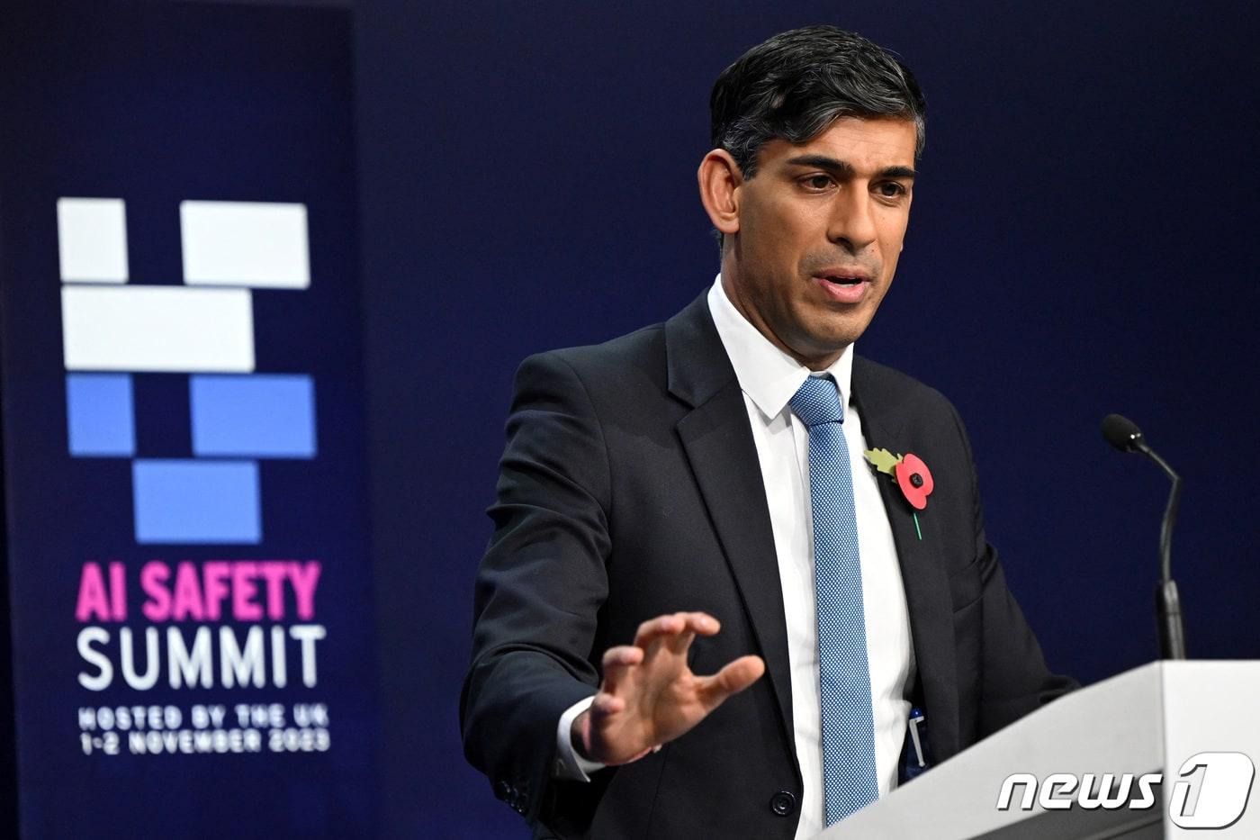 리시 수낵 영국 총리가 지난해 11월 영국 버킹엄셔주 블레츨리 파크에서 열린 제1회 AI 안전 정상회의에 참석해 연설하는 모습<자료사진>. 2023.11.02 ⓒ 로이터=뉴스1 ⓒ News1 정지윤 기자