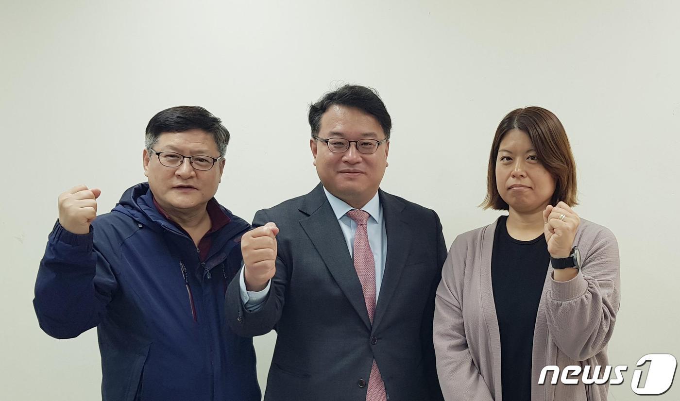 본문 이미지 - 8일 발족될 ‘(가칭)하남감일‧위례 서울편입추진위원회’ 김기윤 추진위원장(가운데), 김광석 위례지구위원장(왼쪽), 이설희 감일지구위원장.(추진위 제공)