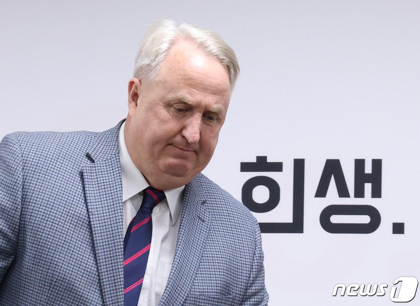 본문 이미지 - 인요한 국민의힘 혁신위원장이 3일 서울 여의도 국민의힘 당사에서 열린 제3차 혁신위원회 전체회의에 참석하고 있다. 2023.11.3/뉴스1 ⓒ News1 송원영 기자