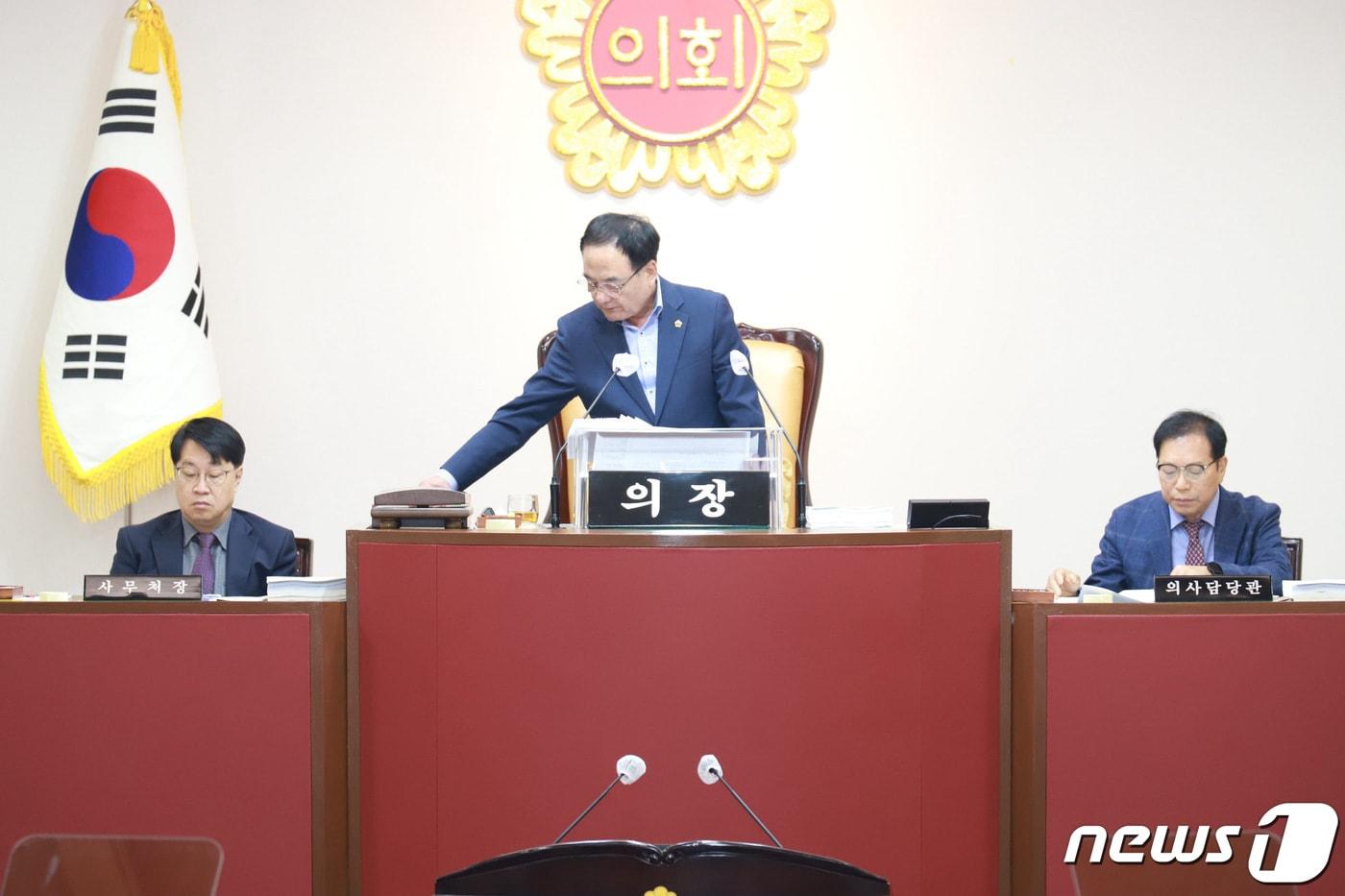 본문 이미지 - 대구시의회는 올해 회기를 마무리하는 제305회 정례회를 오는 6일부터 12월15일까지 40일간의 일정으로 개회한다. 사진은 제304회 임시회 폐회식 모습.(대구시의회 제공)