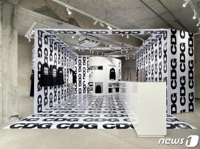 본문 이미지 - (꼼데가르송제공)