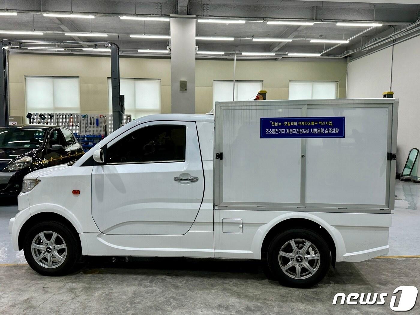 본문 이미지 - 초소형 전기차 자동차 전용도로 시범운행 실층 차량 모습.&#40;전남도 제공&#41; 2023.11.30/뉴스1
