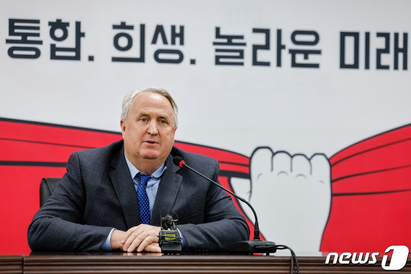 본문 이미지 - 인요한 국민의힘 혁신위원장이 11월30일 오전 서울 여의도 당사에서 열린 혁신위원회 제11차 전체회의에서 발언하고 있다. 2023.11.30/뉴스1 ⓒ News1 안은나 기자