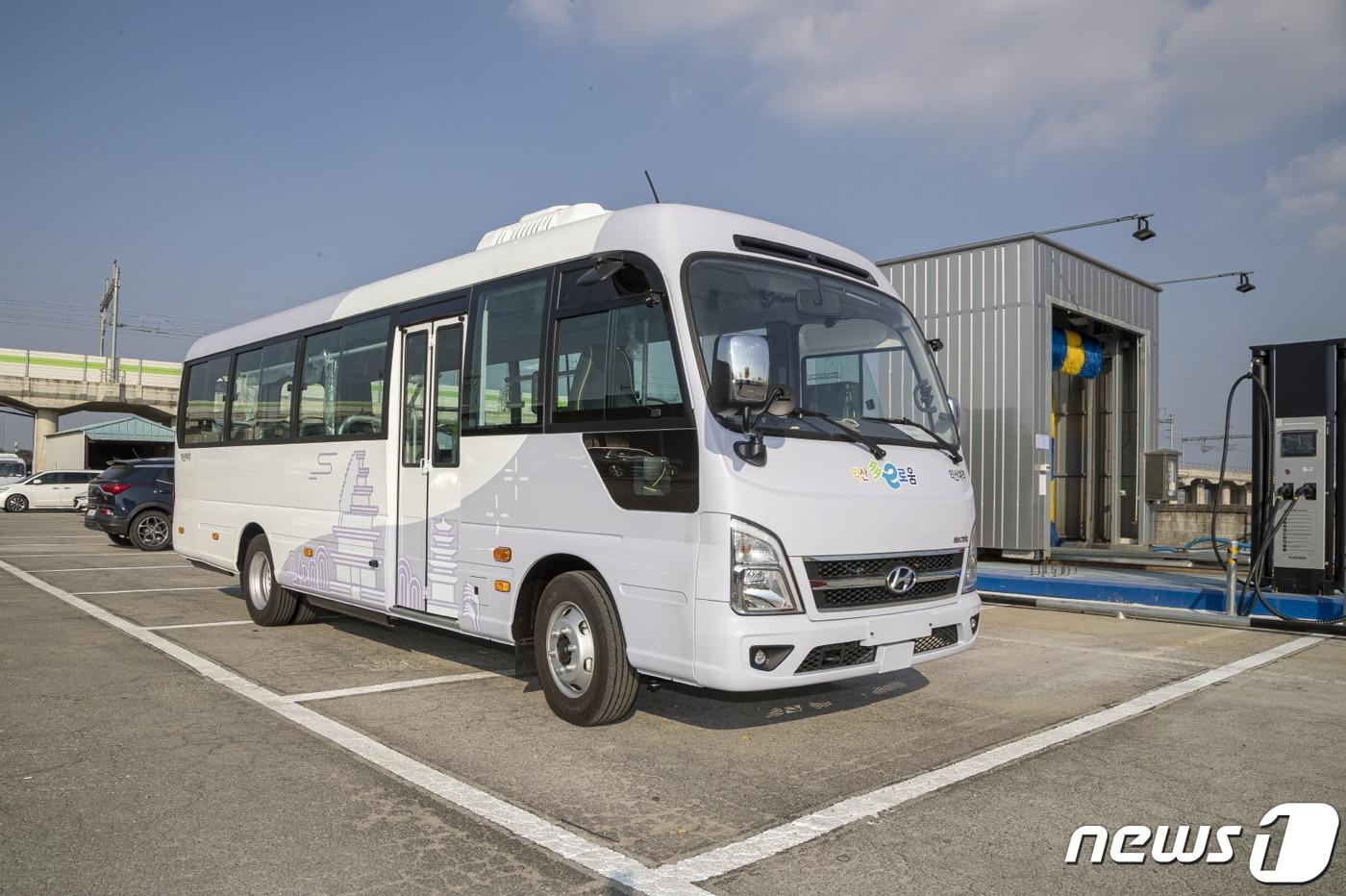 전북 익산시는 금마·왕궁 지역 주민들의 대중교통 이용 편의를 위해 동부권 금마~왕궁 수요응답형(DRT) 버스 콜 제도를 확대 운영하고 노선을 조정했다.(익산시 제공)2023.11.30./뉴스1