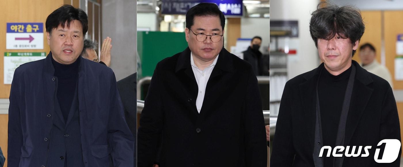 김용 전 민주연구원 부원장(왼쪽부터)과 유동규 전 성남도시개발공사 본부장, 남욱 변호사가 30일 오후 서울 서초구 서울중앙지방법원에서 열린 정치자금법 위반·특정범죄 가중처벌법상 뇌물 혐의 사건 1심 선고 공판에 출석하고 있다. 2023.11.30/뉴스1 ⓒ News1 김민지 기자