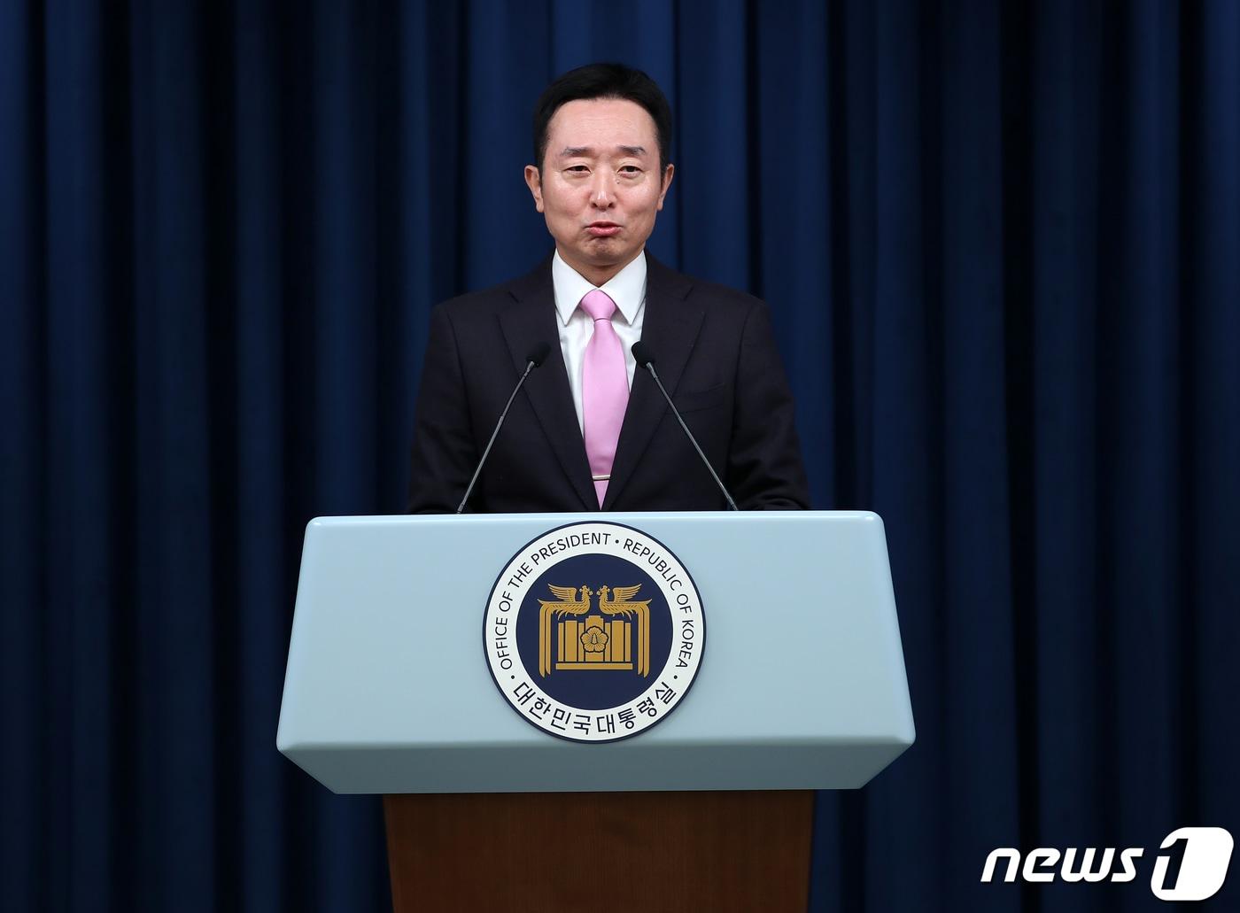 본문 이미지 - 이도운 신임 대통령실 홍보수석이 30일 용산 대통령실 청사 브리핑룸에서 임명 소감을 발표하고 있다. 2023.11.30/뉴스1 ⓒ News1 오대일 기자