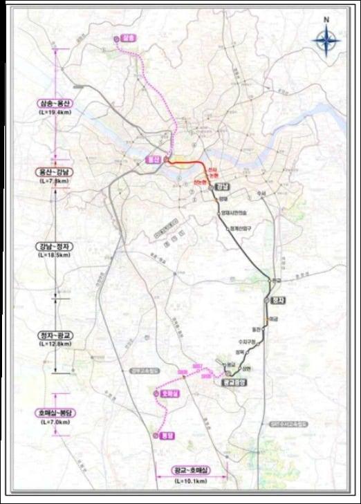 본문 이미지 - 경기도가 출·퇴근 시간대 큰 혼잡을 빚고 있는 신분당선 지하철의 혼잡도 개선을 위한 차량 증차 등 다각적인 방안을 검토 중이다.사진은 신분당선 노선도.(국토부 제공)