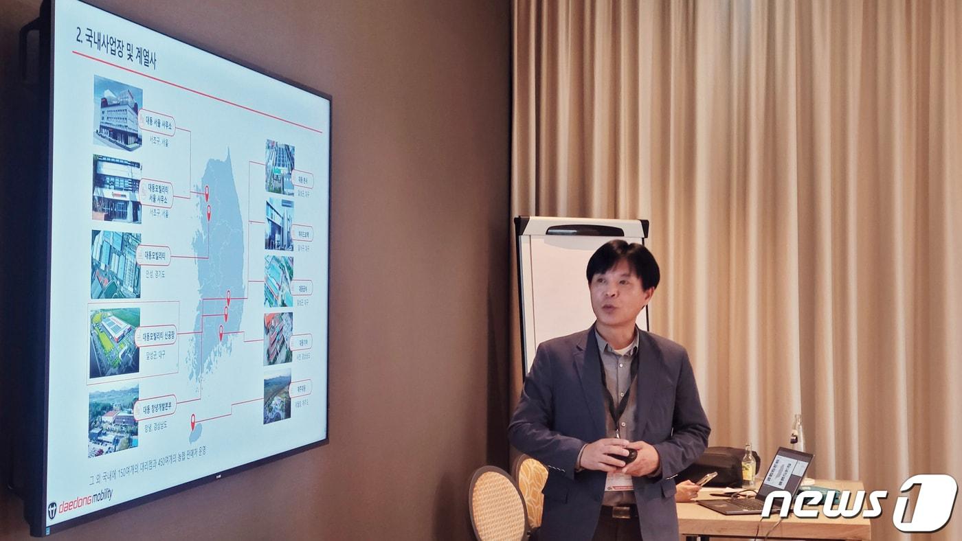 박천일 대동모빌리티 LM사업본부장이 '2023년 카이오티 유럽 총판 대회'에서 발언하고 있다.(대동 제공) 