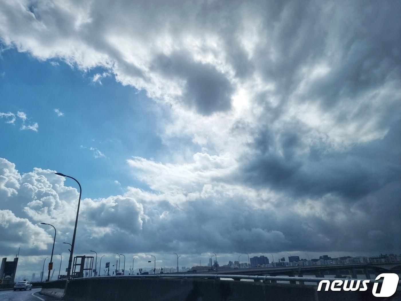 본문 이미지 - 날씨 자료사진. 2023.11.6/뉴스1 ⓒ News1 황덕현 기후환경전문기자