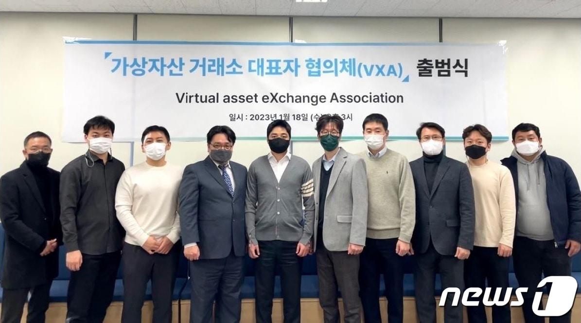 본문 이미지 - 국내 코인마켓 운영 거래소 10개사가 2023년 1월 출범한 '가상자산 거래소 대표자 협의체. (플라이빗 자료 제공)