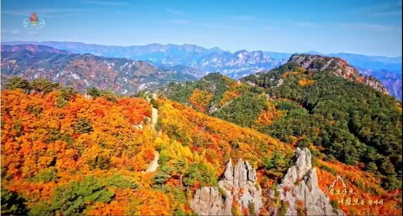 본문 이미지 - 조선중앙TV는 지난 4일부터 사흘 연속 기행기 '동해명승 칠보산을 찾아서'를 방영했다. 4일에는 내칠보, 5일에는 외칠보, 6일에는 해칠보 편을 방영했다. (조선중앙TV 갈무리) 