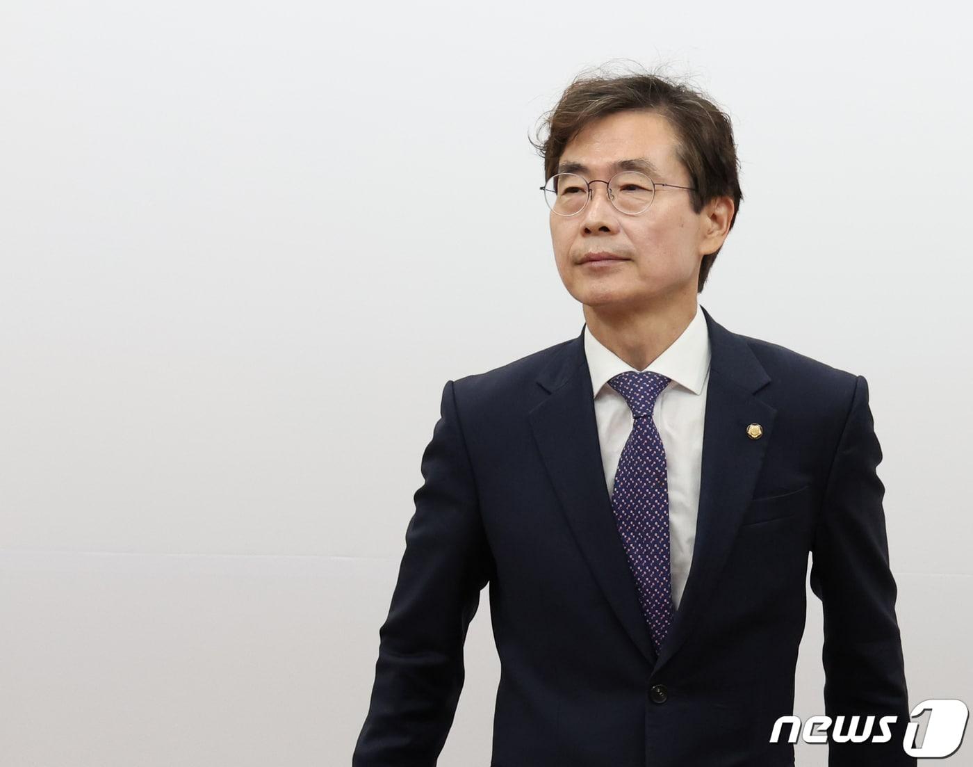 본문 이미지 - 조경태 국민의힘 뉴시티 프로젝트 특별위원회 위원장이 7일 서울 여의도 국회에서 열린 뉴시티 프로젝트 특별위원회 1차회의에 참석하고 있다. 2023.11.7/뉴스1 ⓒ News1 송원영 기자