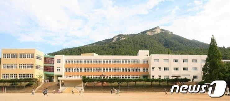 본문 이미지 - 여수 여도초등학교 전경. 뉴스1 DB