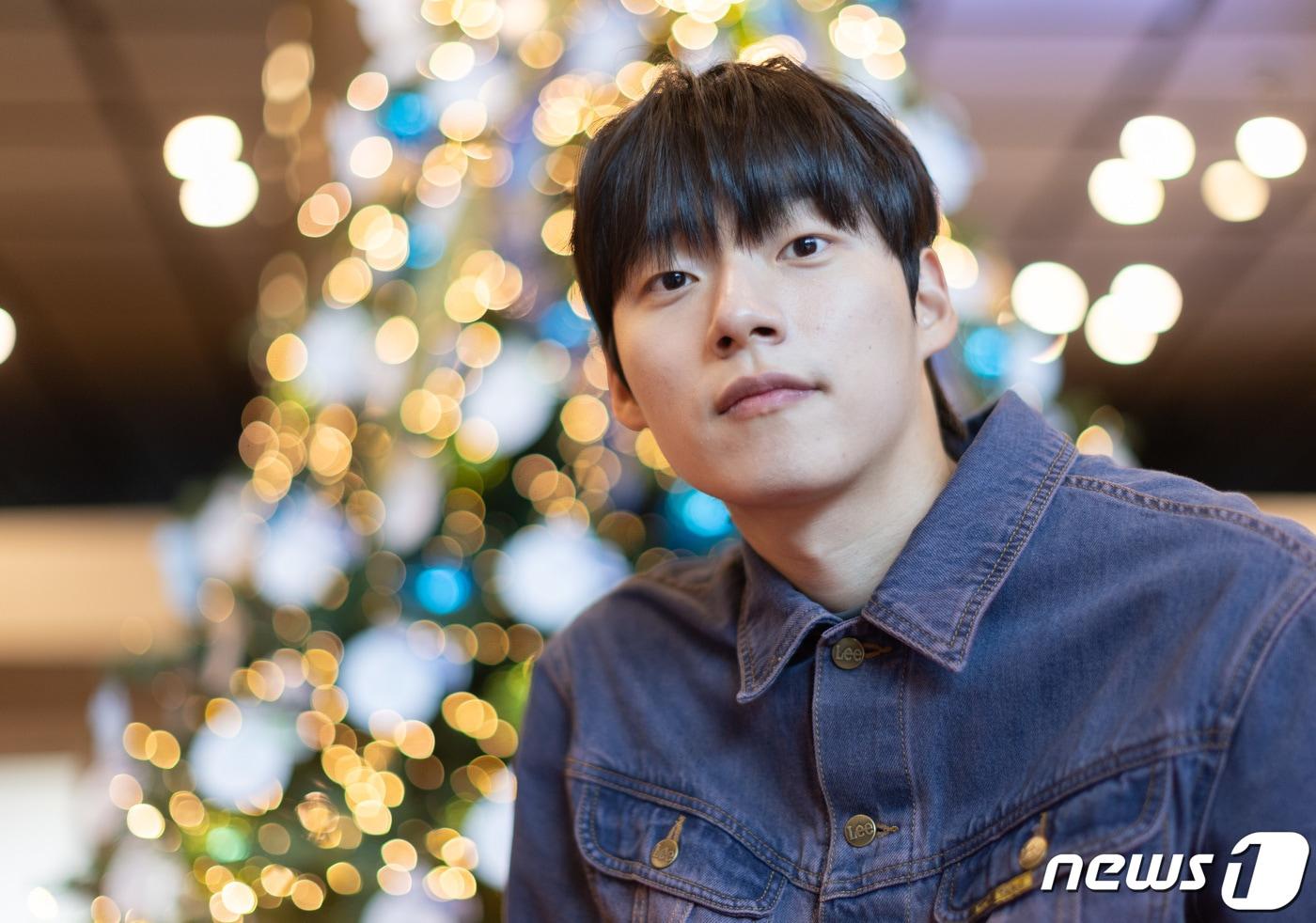 배우 윤재찬이 7일 오후 서울 종로구 뉴스1 본사에서 인터뷰 하기에 앞서 포즈를 취하고 있다. 2023.11.7/뉴스1 ⓒ News1 이재명 기자