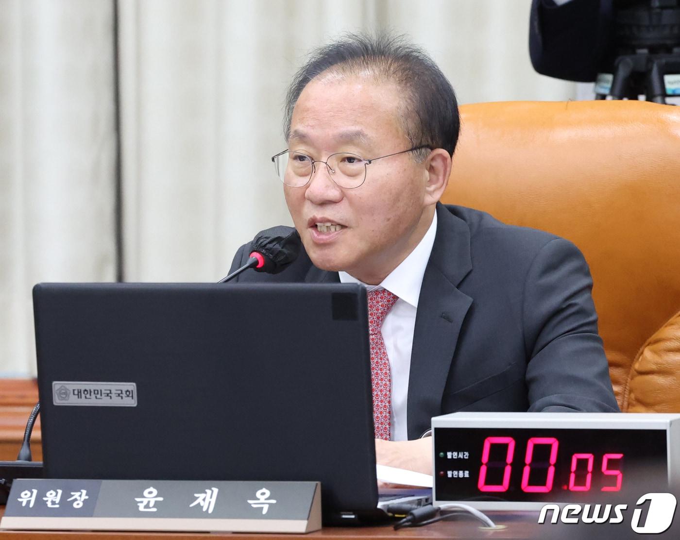 본문 이미지 - 윤재옥 국회 운영위원장이 8일 서울 여의도 국회에서 열린 운영위원회의 국가인권위원회에 대한 국정감사에서 발언을 하고 있다. 2023.11.8/뉴스1 ⓒ News1 송원영 기자