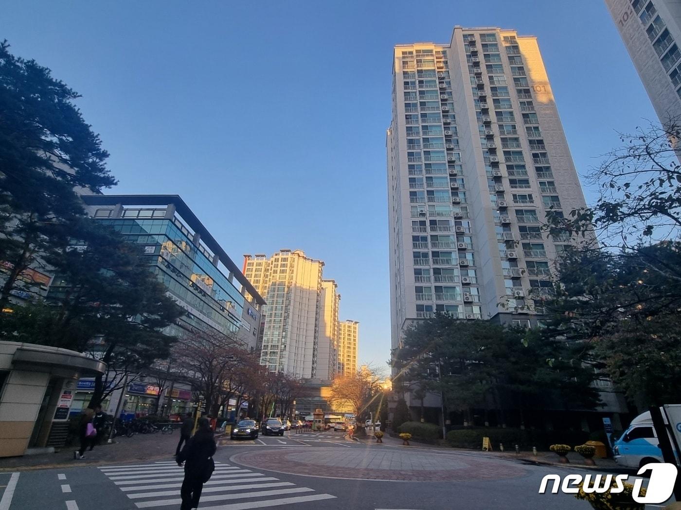 본문 이미지 - 서울 강남구 도곡동 한 아파트 단지. 사진은 기사와 관계 없음. 2023. 11. 7/뉴스1 최서윤 기자