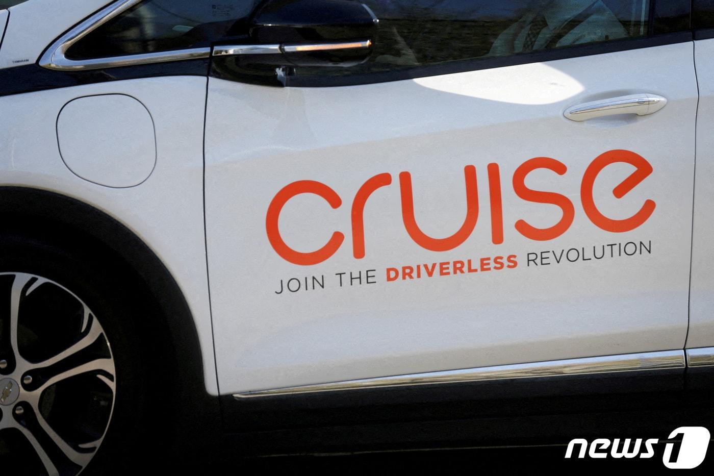 본문 이미지 - GM의 자율주행 자동차 사업부인 크루즈가 샌프란시스코에서 자율주행 자동차를 선보이는 미디어 행사에서 자율주행 GM 볼트 전기차를 선보였다. ⓒ 로이터=뉴스1