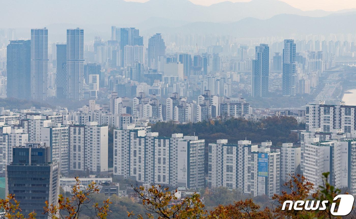 본문 이미지 -  서울 남산에서 바라본 아파트 단지 모습. 2023.11.9/뉴스1 ⓒ News1 이재명 기자