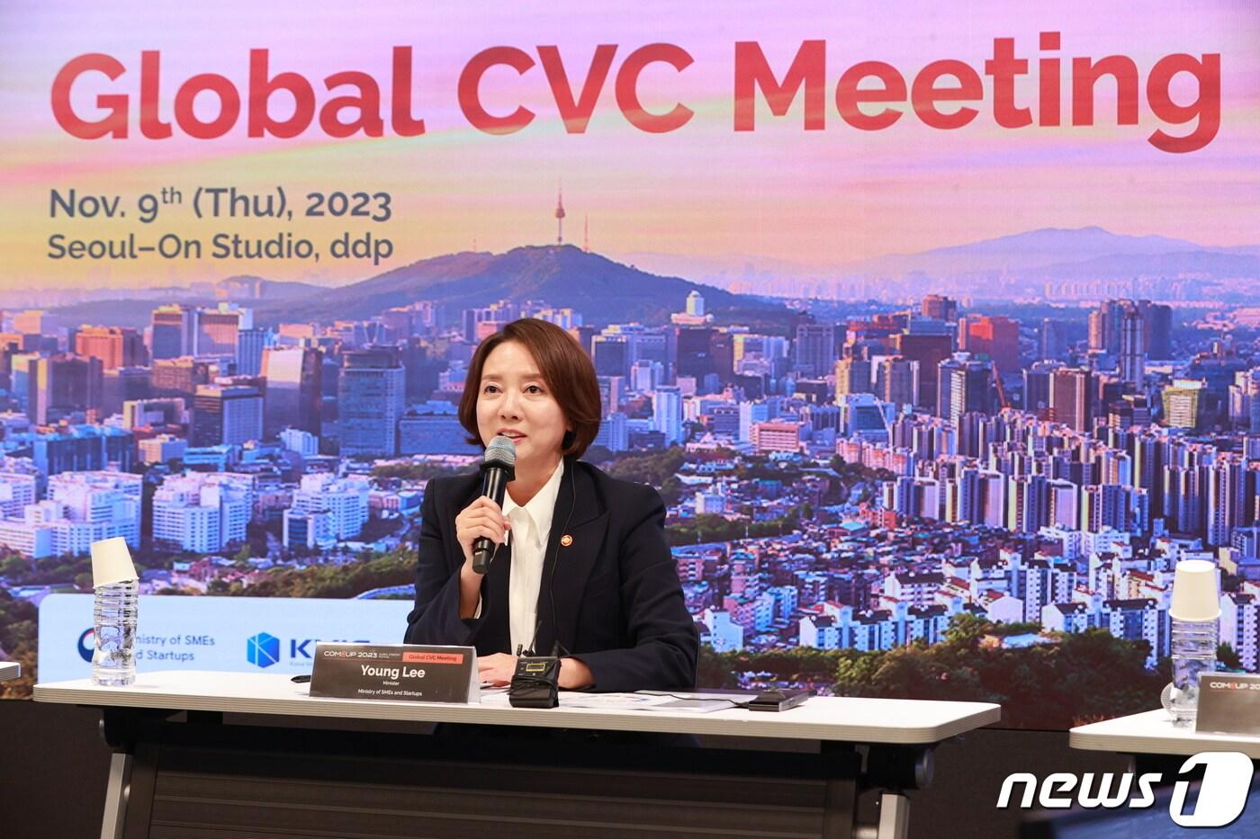 본문 이미지 - 이영 중소벤처기업부 장관이 9일 동대문디자인플라자에서 열린 '글로벌 CVC 간담회'에 참석해 인사말을 하고 있다.(중소벤처기업부 제공)