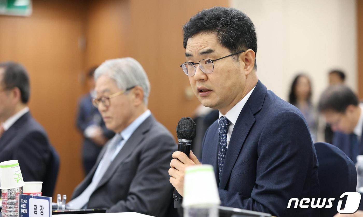 본문 이미지 - 김창기 국세청장이 1일 서울지방국세청에서 열린 제2차 국세행정개혁위원회 회의에서 발언하고 있다. (국세청 제공) 2023.12.1/뉴스1