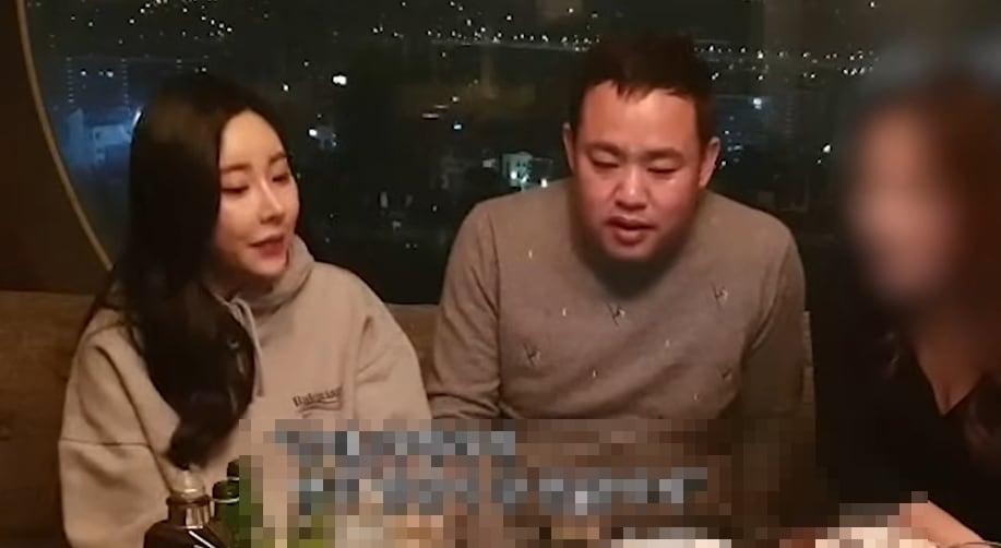 본문 이미지 - 아프리카TV 방송 BJ 한명이 올해 최고로 올린 수입이 약 300억원인 것으로 알려졌다. 유튜브 영상 갈무리