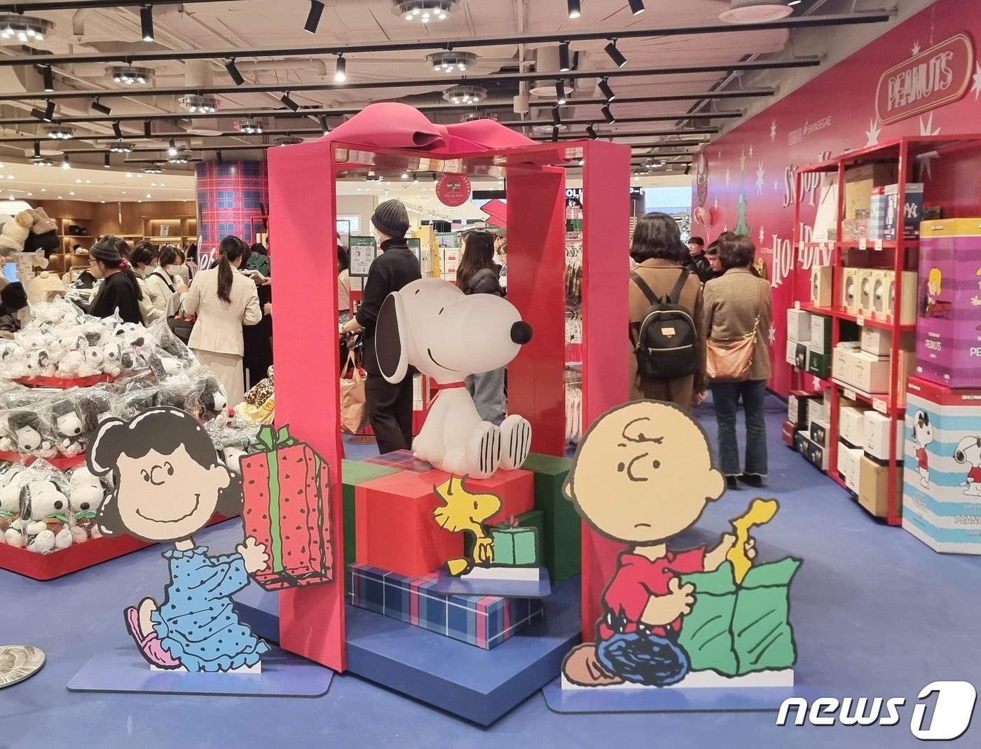 본문 이미지 - 신세계백화점 스누피 팝업스토어(신세계백화점 제공)