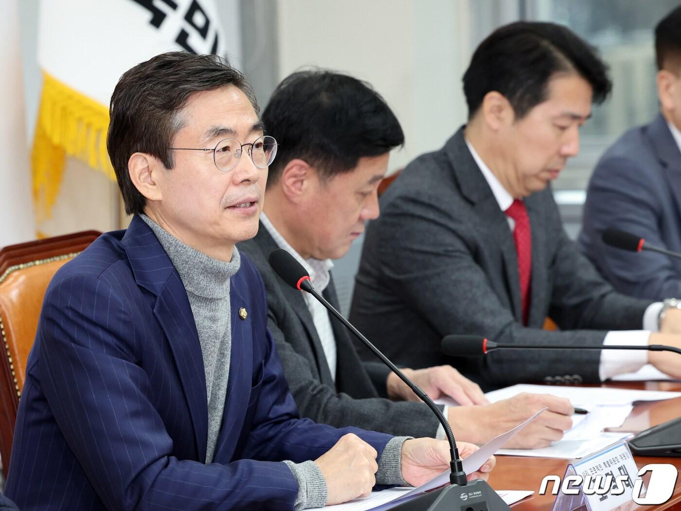 본문 이미지 - 조경태 국민의힘 뉴시티 프로젝트 특별위원회 위원장이 11일 서울 여의도 국회에서 열린 뉴시티 프로젝트 특별위원회 5차회의에서 모두발언을 하고 있다. 2023.12.11/뉴스1 ⓒ News1 황기선 기자