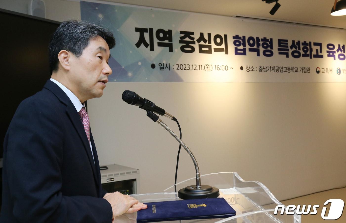 본문 이미지 - 이주호 부총리 겸 교육부장관이 지난해 12월 11일 대전 충남기계공업고등학교에서 열린 지역 중심의 협약형 특성화고 육성 현장 간담회에서 인사말을 하고 있다. /뉴스1 ⓒ News1 김기태 기자