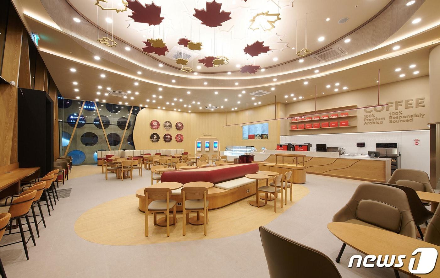 본문 이미지 - 팀홀튼은 이달 14일 국내 첫 매장 신논현점을 오픈한다고 밝혔다.(팀홀튼 제공)